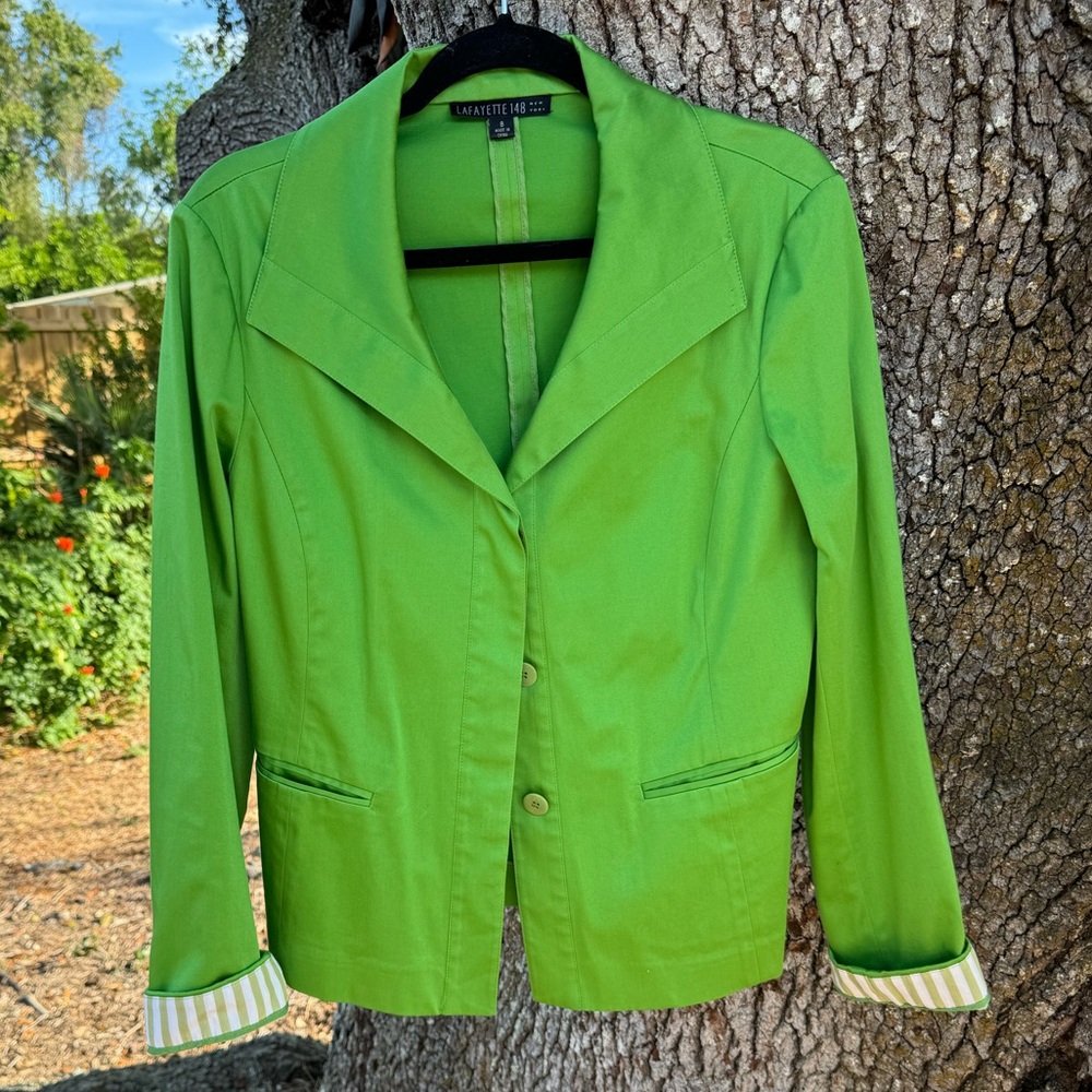 Lafayette 148 New York Kelly Green festive structured blazer.Size 8